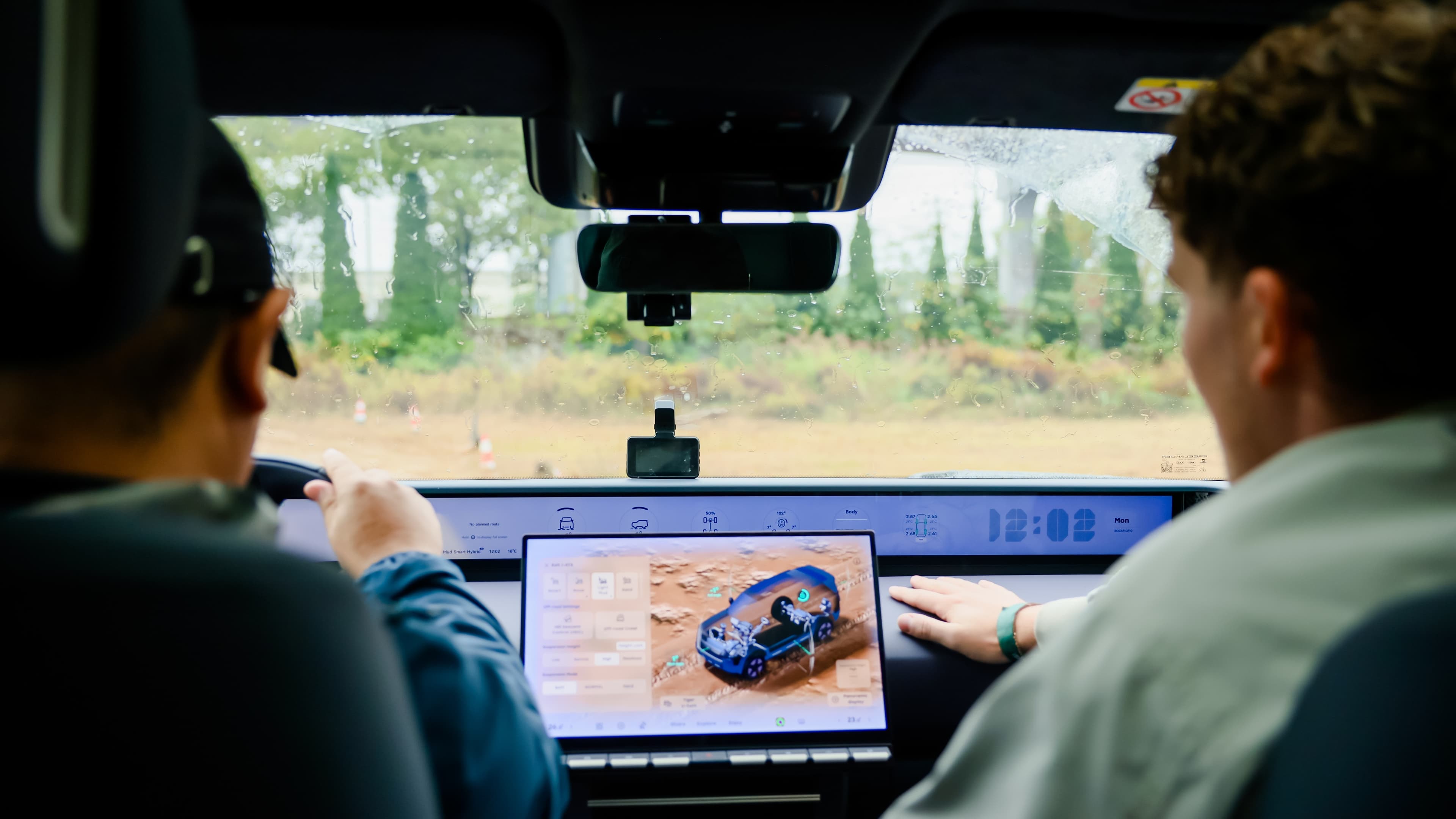 Freelander 8 driving on an off-road course